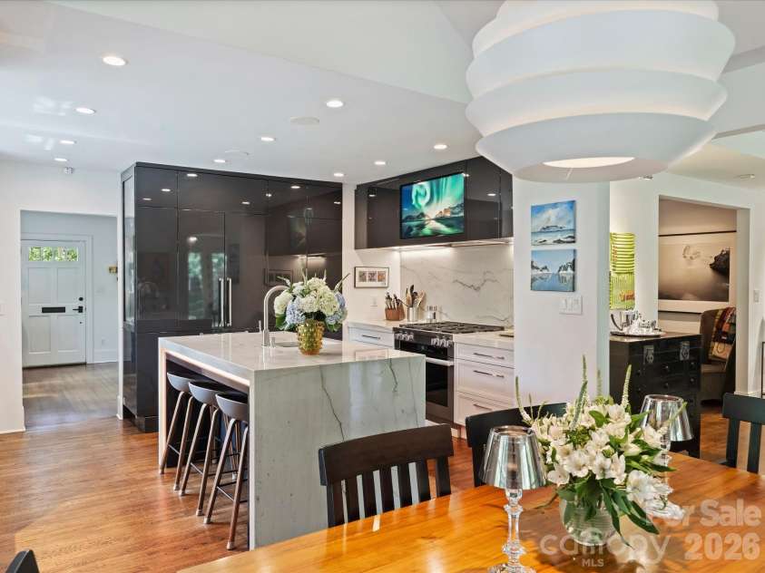 943 Romany Road, Charlotte, NC 28203.  MLS# CAR4414377, YatesRealty ID 44157. Kitchen