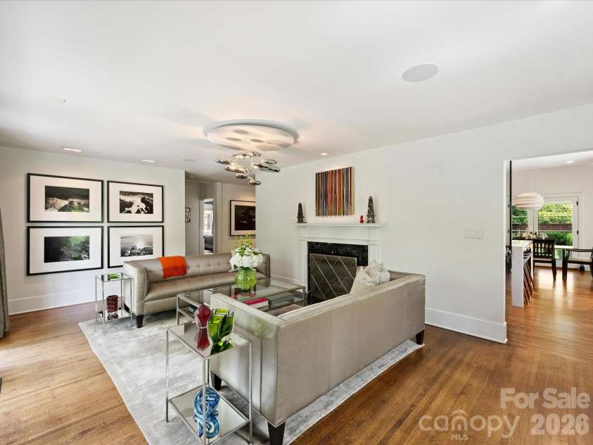 943 Romany Road, Charlotte, NC 28203.  MLS# CAR4414377, YatesRealty ID 44157. Living Room