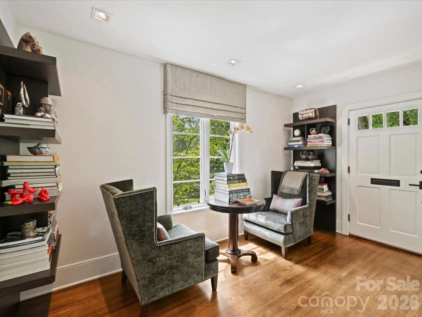 943 Romany Road, Charlotte, NC 28203.  MLS# CAR4414377, YatesRealty ID 44157. Living Room