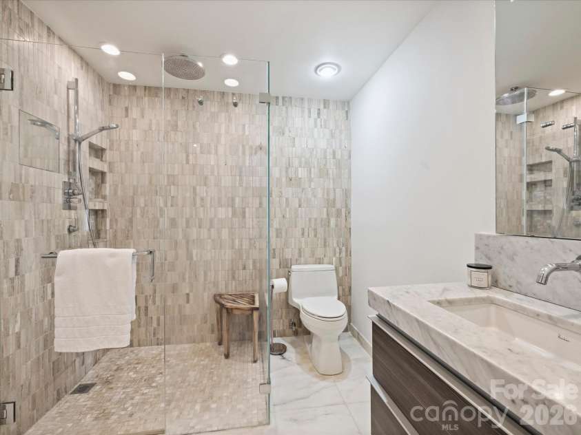 943 Romany Road, Charlotte, NC 28203.  MLS# CAR4414377, YatesRealty ID 44157. Primary Bathroom
