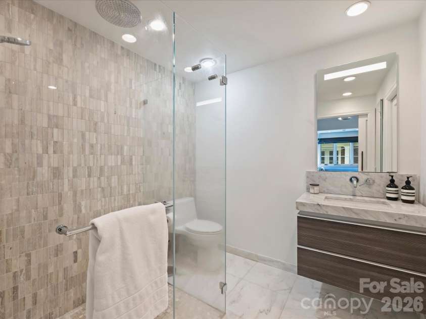 943 Romany Road, Charlotte, NC 28203.  MLS# CAR4414377, YatesRealty ID 44157. Primary Bathroom