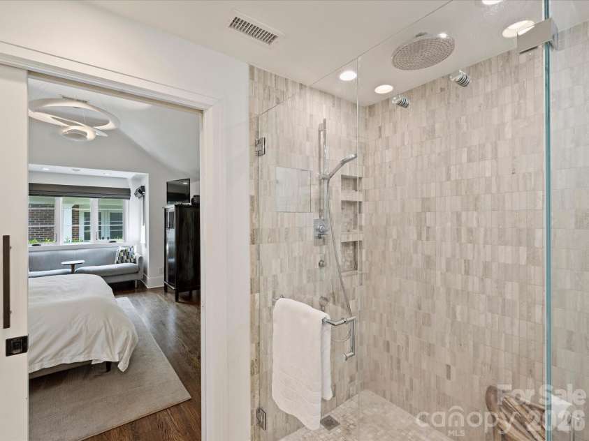 943 Romany Road, Charlotte, NC 28203.  MLS# CAR4414377, YatesRealty ID 44157. Primary Bathroom