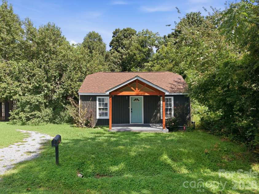 315 Pineview Street, Kannapolis, NC 28083.  MLS# CAR4414668, YatesRealty ID 44159. 