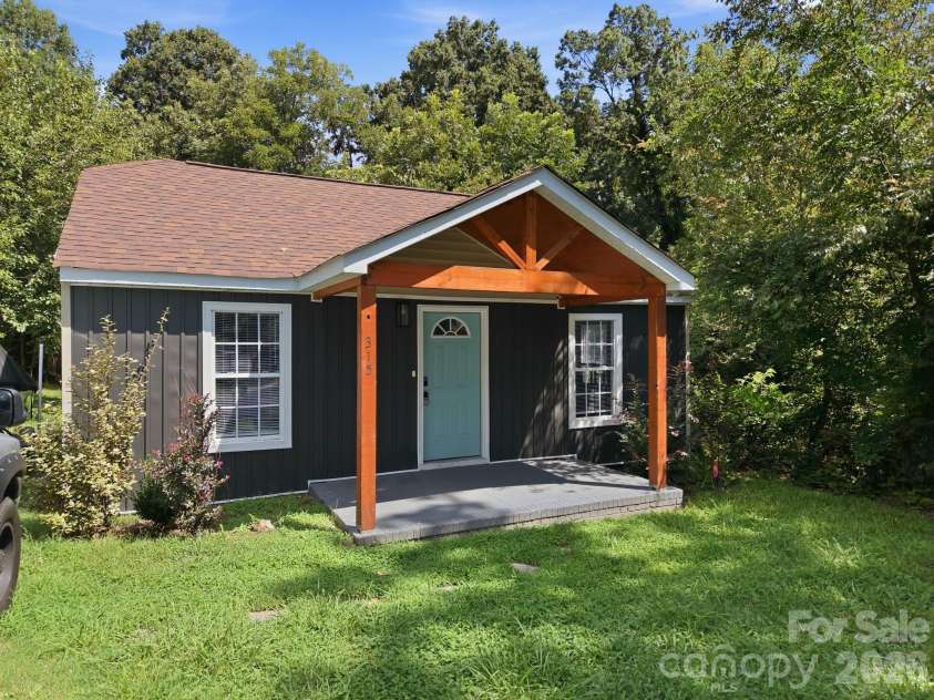315 Pineview Street, Kannapolis, NC 28083.  MLS# CAR4414668, YatesRealty ID 44159. 