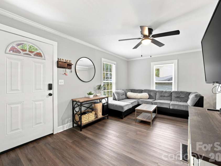 315 Pineview Street, Kannapolis, NC 28083.  MLS# CAR4414668, YatesRealty ID 44159. 