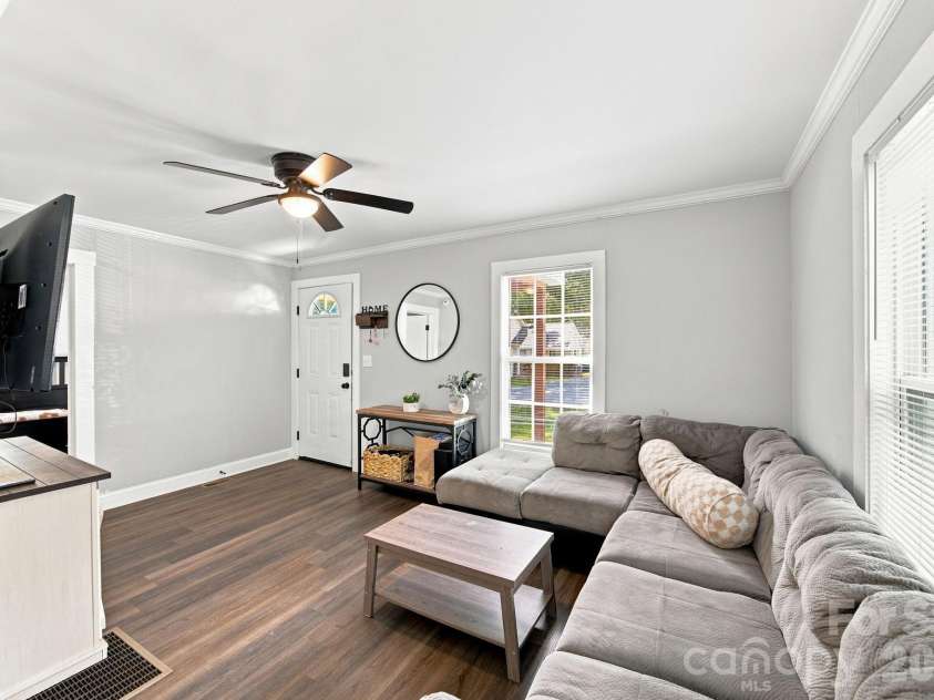 315 Pineview Street, Kannapolis, NC 28083.  MLS# CAR4414668, YatesRealty ID 44159. 