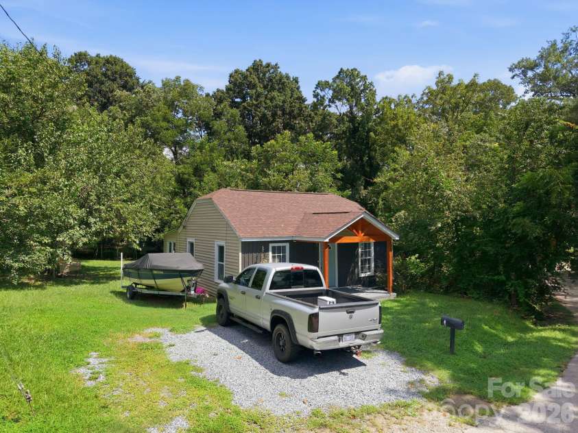 315 Pineview Street, Kannapolis, NC 28083.  MLS# CAR4414668, YatesRealty ID 44159. 