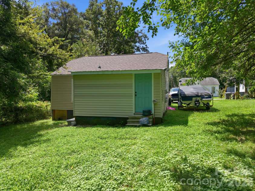 315 Pineview Street, Kannapolis, NC 28083.  MLS# CAR4414668, YatesRealty ID 44159. 