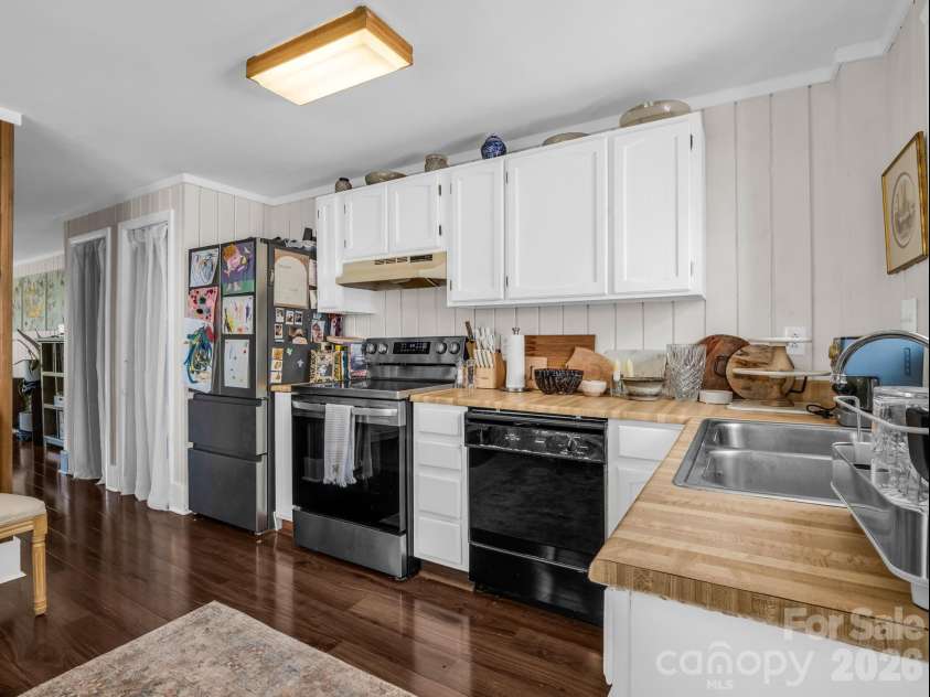 45 Lakeside Villas Drive, Brevard, NC 28712.  MLS# CAR4358376, YatesRealty ID 4416. 
