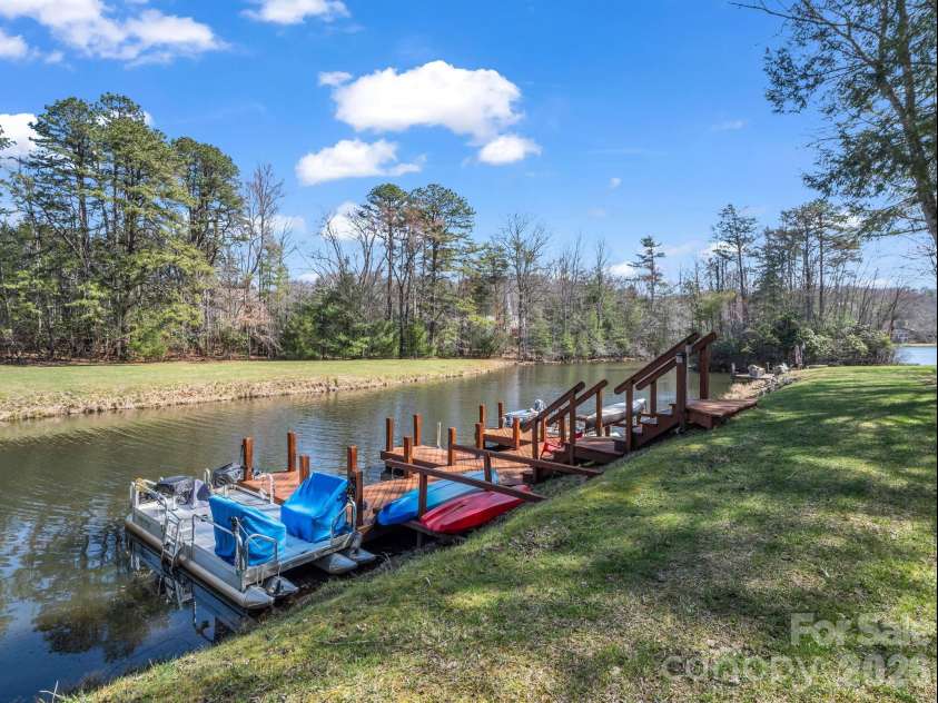 45 Lakeside Villas Drive, Brevard, NC 28712.  MLS# CAR4358376, YatesRealty ID 4416. 