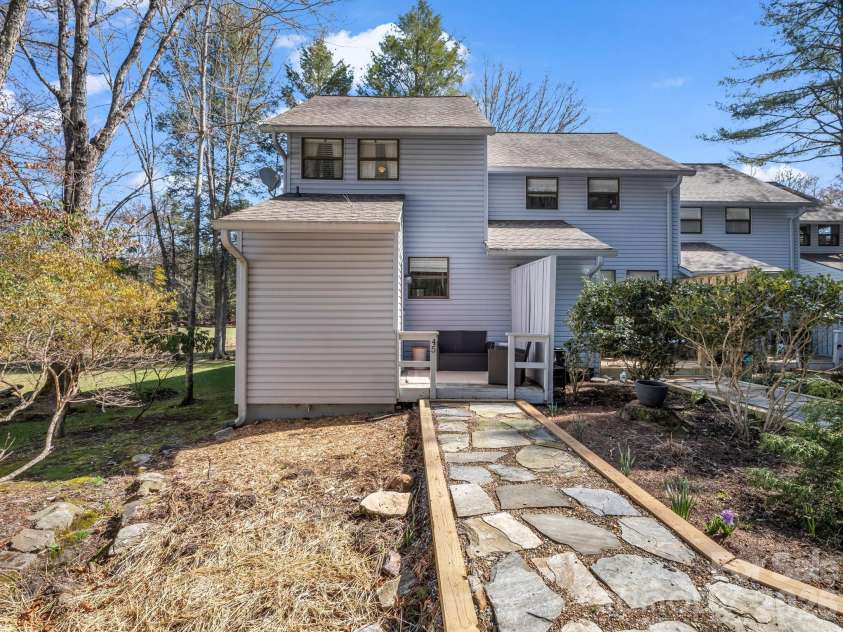 45 Lakeside Villas Drive, Brevard, NC 28712.  MLS# CAR4358376, YatesRealty ID 4416. 