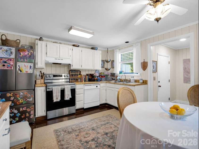 45 Lakeside Villas Drive, Brevard, NC 28712.  MLS# CAR4358376, YatesRealty ID 4416. 