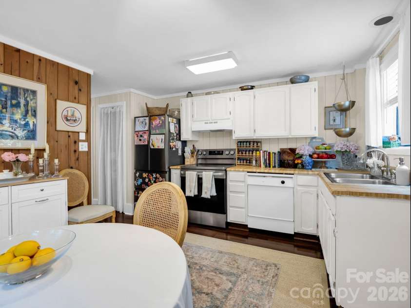 45 Lakeside Villas Drive, Brevard, NC 28712.  MLS# CAR4358376, YatesRealty ID 4416. 