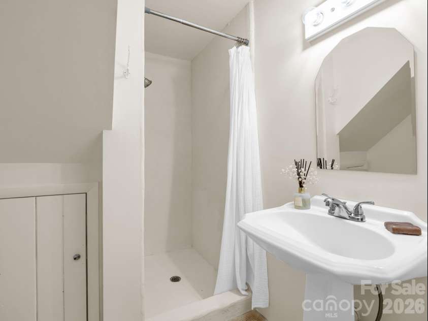 45 Lakeside Villas Drive, Brevard, NC 28712.  MLS# CAR4358376, YatesRealty ID 4416. 