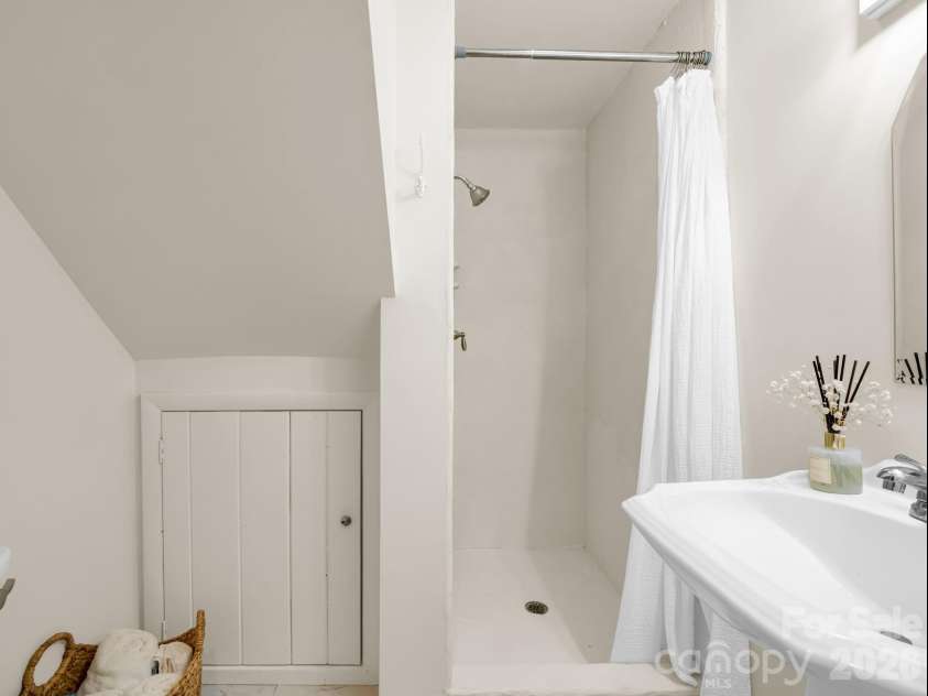 45 Lakeside Villas Drive, Brevard, NC 28712.  MLS# CAR4358376, YatesRealty ID 4416. 