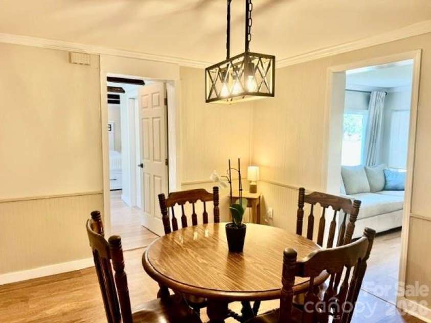 3839 1st Avenue, Hickory, NC 28601.  MLS# CAR4413876, YatesRealty ID 44160. 