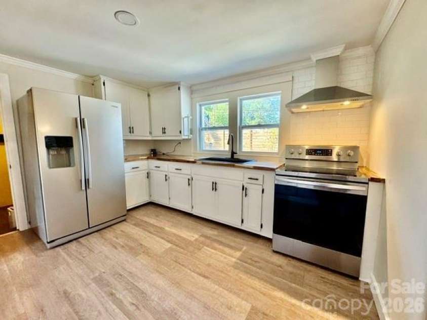 3839 1st Avenue, Hickory, NC 28601.  MLS# CAR4413876, YatesRealty ID 44160. 