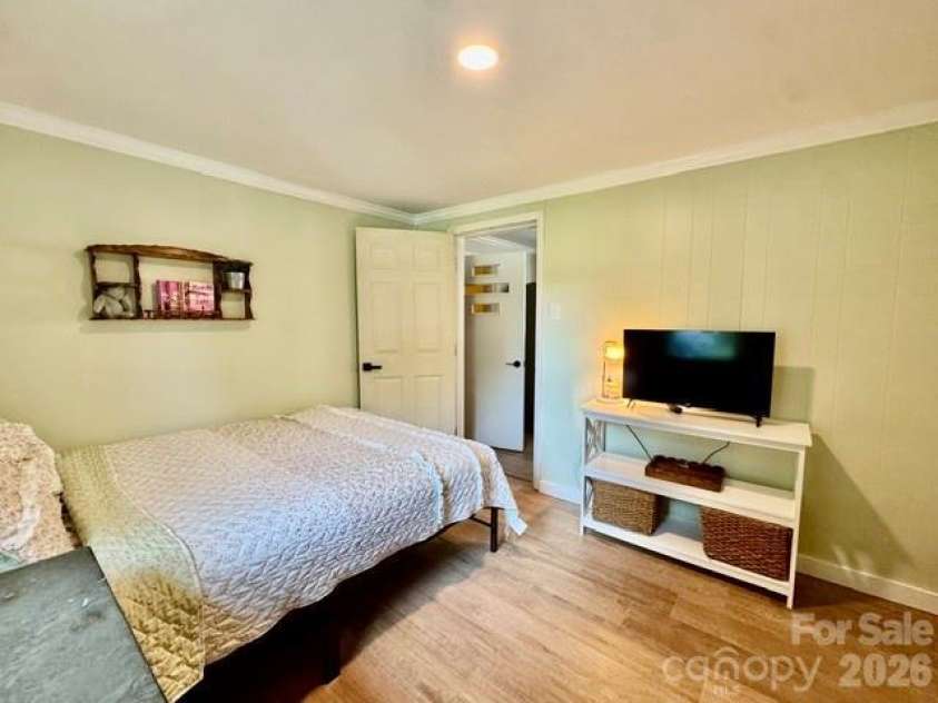 3839 1st Avenue, Hickory, NC 28601.  MLS# CAR4413876, YatesRealty ID 44160. 