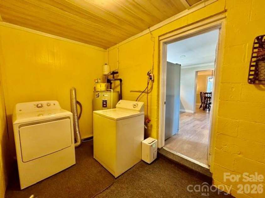 3839 1st Avenue, Hickory, NC 28601.  MLS# CAR4413876, YatesRealty ID 44160. 