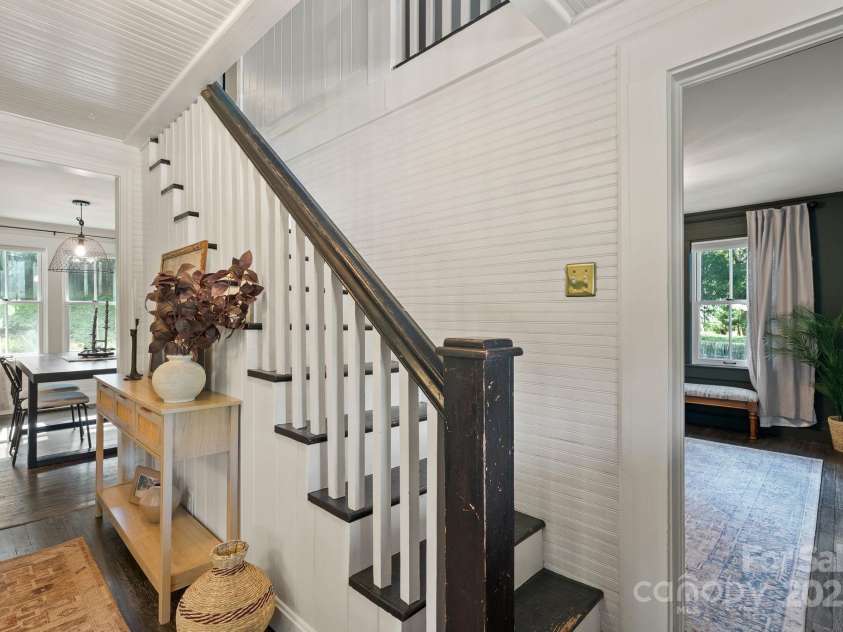 31 Massey Road, Asheville, NC 28804.  MLS# CAR4303494, YatesRealty ID 44161. 