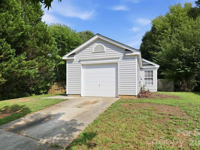 472 FIRST TURN Court, Concord, NC 28025.  MLS# CAR4414186, YatesRealty ID 44162. 