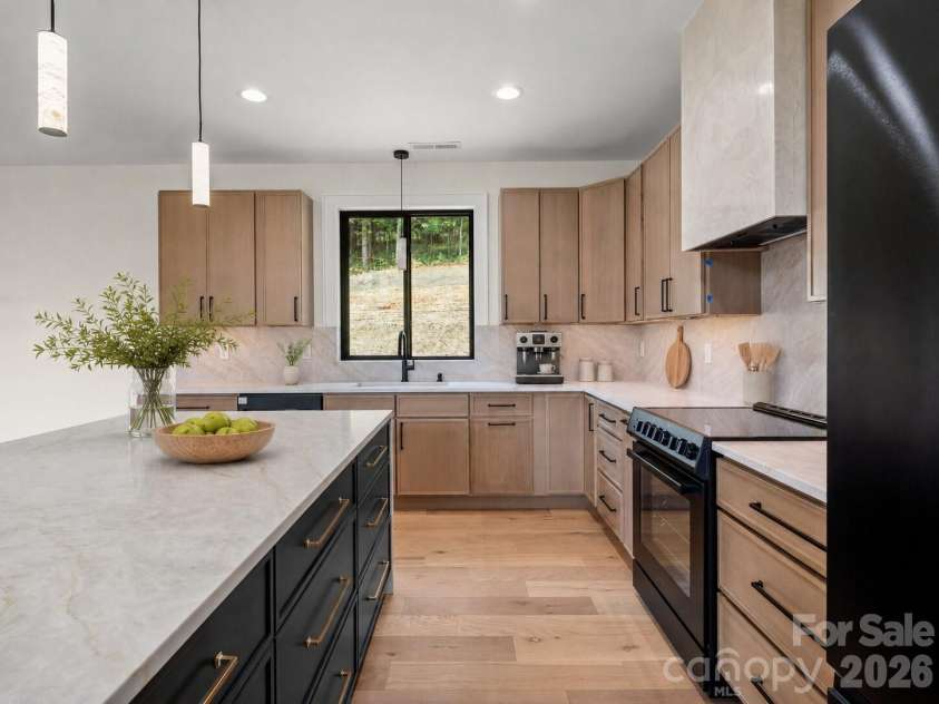 7 Spicebush Lane, Weaverville, NC 28787.  MLS# CAR4414124, YatesRealty ID 44164. Virtually Staged