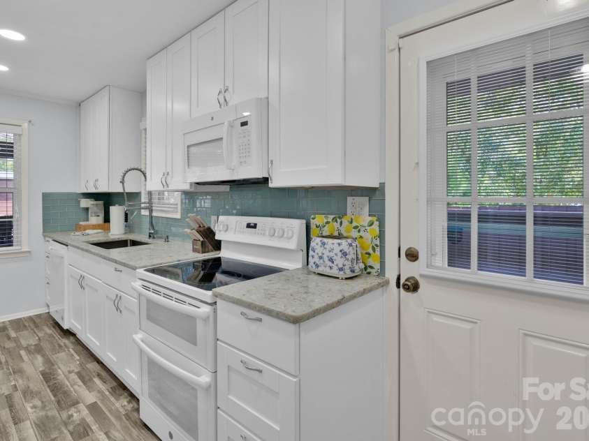 4701 Yacht Drive, Oak Island, NC 28465.  MLS# CAR4413735, YatesRealty ID 44167. Upgraded Chefs Kitchen with New Appliances