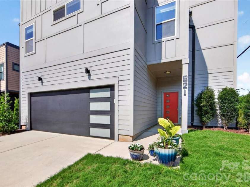 621 Campus Street, Charlotte, NC 28216.  MLS# CAR4413691, YatesRealty ID 44168. 