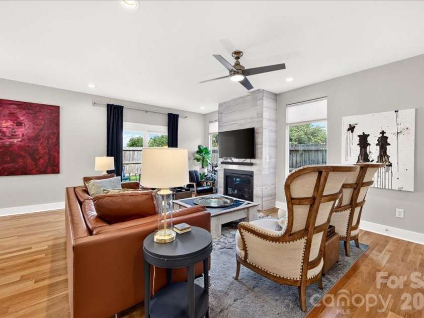 621 Campus Street, Charlotte, NC 28216.  MLS# CAR4413691, YatesRealty ID 44168. 