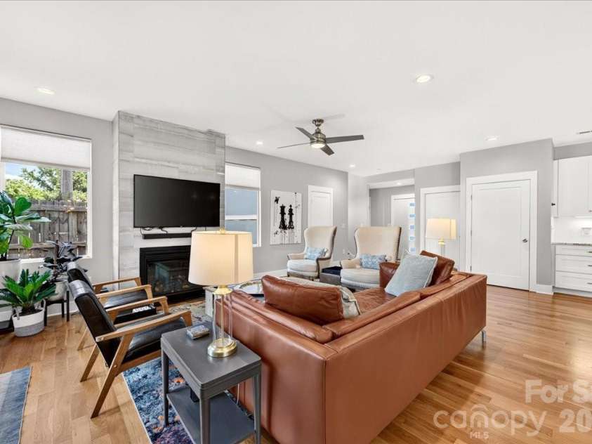 621 Campus Street, Charlotte, NC 28216.  MLS# CAR4413691, YatesRealty ID 44168. 