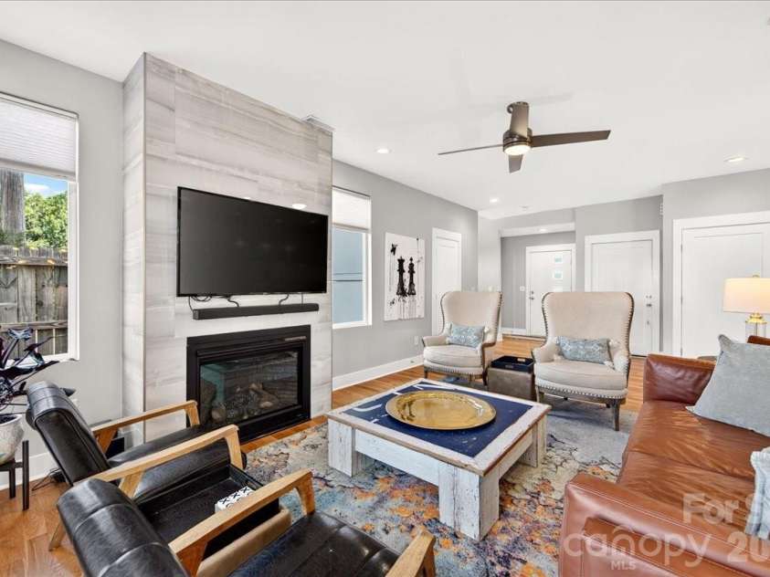621 Campus Street, Charlotte, NC 28216.  MLS# CAR4413691, YatesRealty ID 44168. 