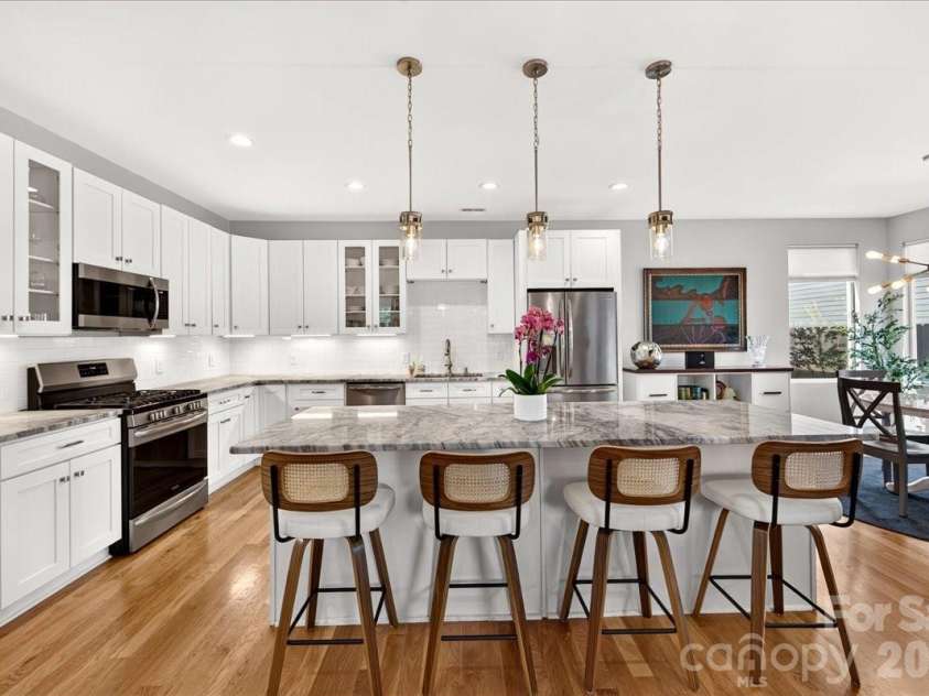 621 Campus Street, Charlotte, NC 28216.  MLS# CAR4413691, YatesRealty ID 44168. 