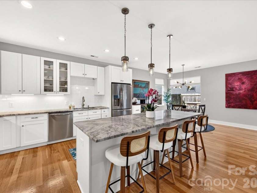 621 Campus Street, Charlotte, NC 28216.  MLS# CAR4413691, YatesRealty ID 44168. 