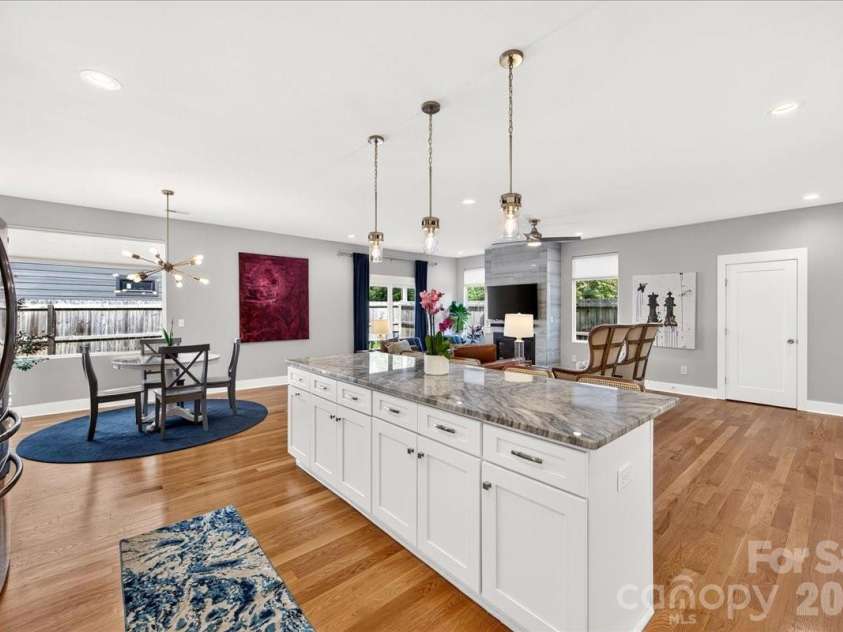 621 Campus Street, Charlotte, NC 28216.  MLS# CAR4413691, YatesRealty ID 44168. 