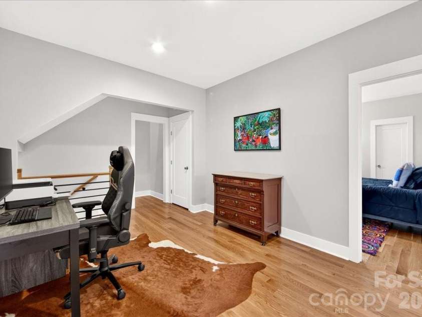 621 Campus Street, Charlotte, NC 28216.  MLS# CAR4413691, YatesRealty ID 44168. 