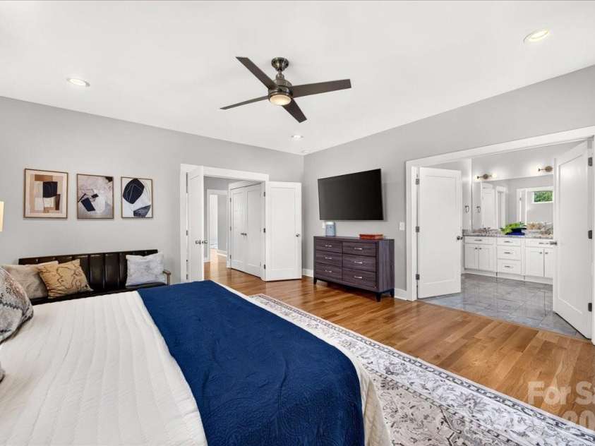 621 Campus Street, Charlotte, NC 28216.  MLS# CAR4413691, YatesRealty ID 44168. 