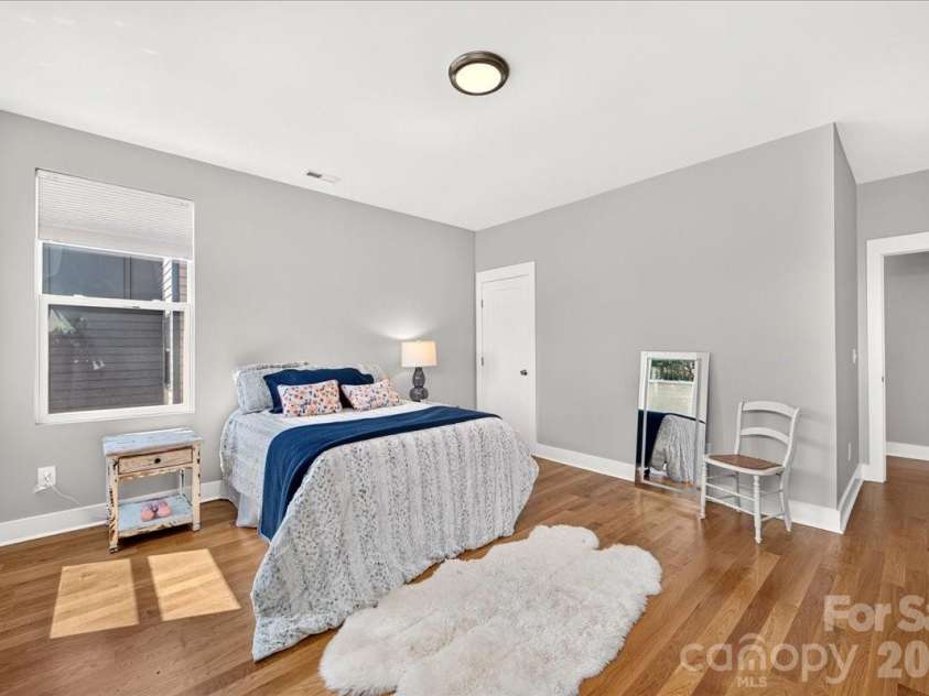 621 Campus Street, Charlotte, NC 28216.  MLS# CAR4413691, YatesRealty ID 44168. 