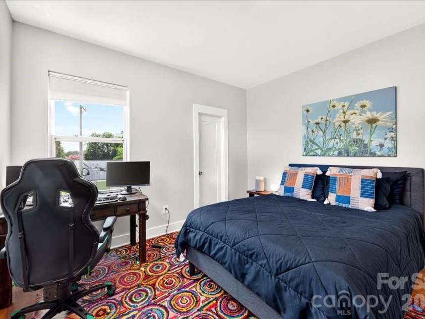 621 Campus Street, Charlotte, NC 28216.  MLS# CAR4413691, YatesRealty ID 44168. 