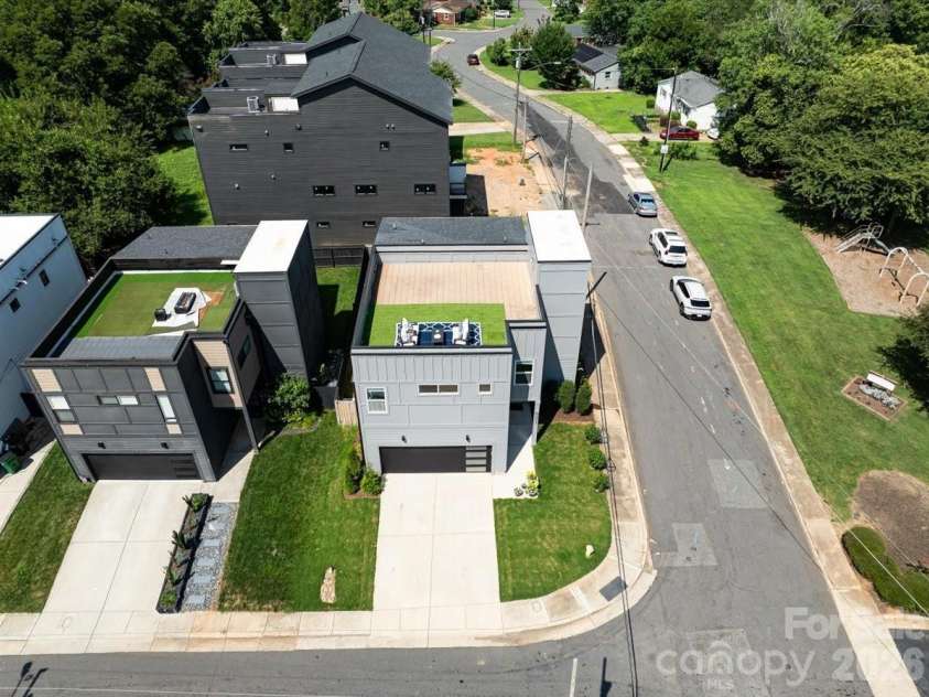 621 Campus Street, Charlotte, NC 28216.  MLS# CAR4413691, YatesRealty ID 44168. 