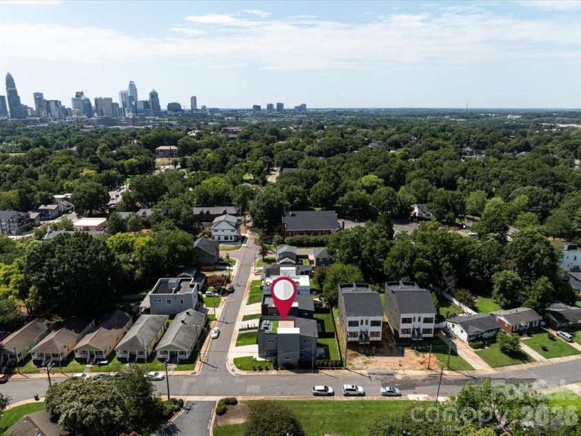 621 Campus Street, Charlotte, NC 28216.  MLS# CAR4413691, YatesRealty ID 44168. 