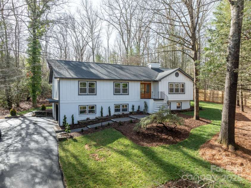 8 Spring Lake Drive, Mills River, NC 28759.  MLS# CAR4223447, YatesRealty ID 4417. 