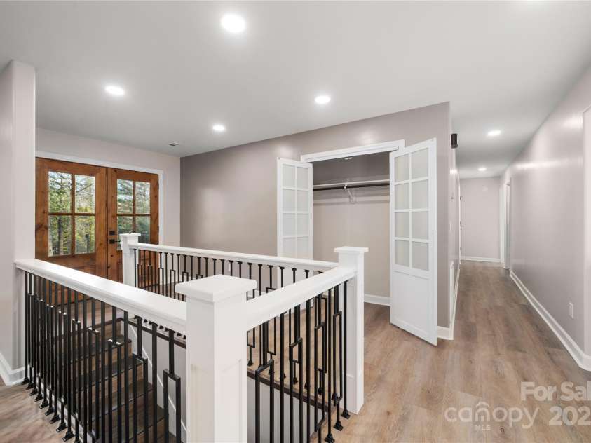 8 Spring Lake Drive, Mills River, NC 28759.  MLS# CAR4223447, YatesRealty ID 4417. 