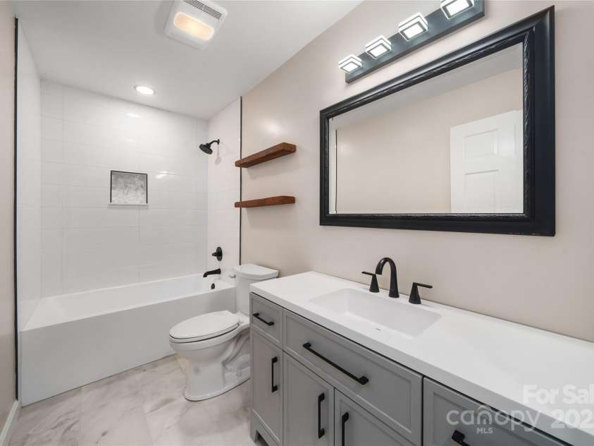 8 Spring Lake Drive, Mills River, NC 28759.  MLS# CAR4223447, YatesRealty ID 4417. 