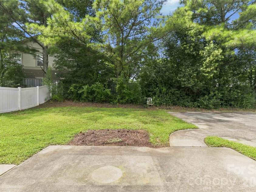 1520 Peaceful Way Drive, Charlotte, NC 28206.  MLS# CAR4413568, YatesRealty ID 44171. Backyard