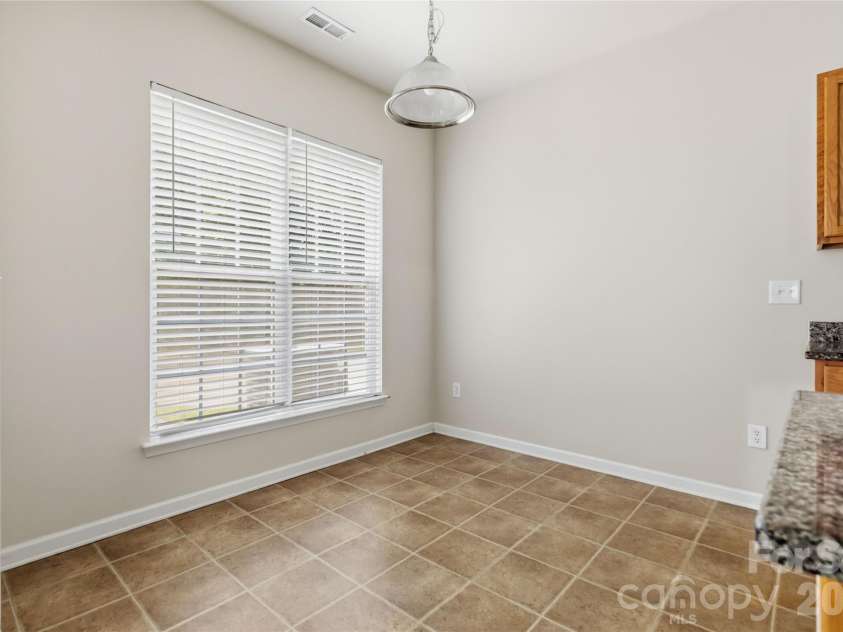1520 Peaceful Way Drive, Charlotte, NC 28206.  MLS# CAR4413568, YatesRealty ID 44171. Breakfast Area
