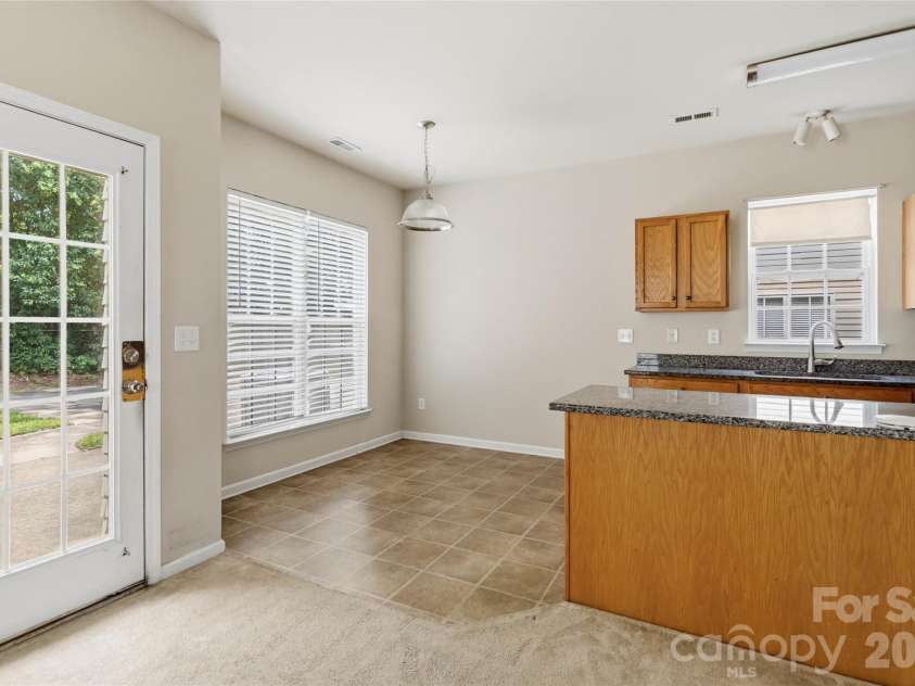 1520 Peaceful Way Drive, Charlotte, NC 28206.  MLS# CAR4413568, YatesRealty ID 44171. Breakfast Area
