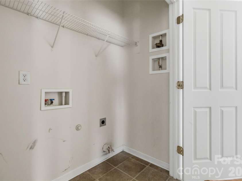 1520 Peaceful Way Drive, Charlotte, NC 28206.  MLS# CAR4413568, YatesRealty ID 44171. Laundry