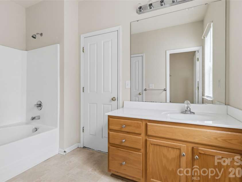 1520 Peaceful Way Drive, Charlotte, NC 28206.  MLS# CAR4413568, YatesRealty ID 44171. Primary Bathroom