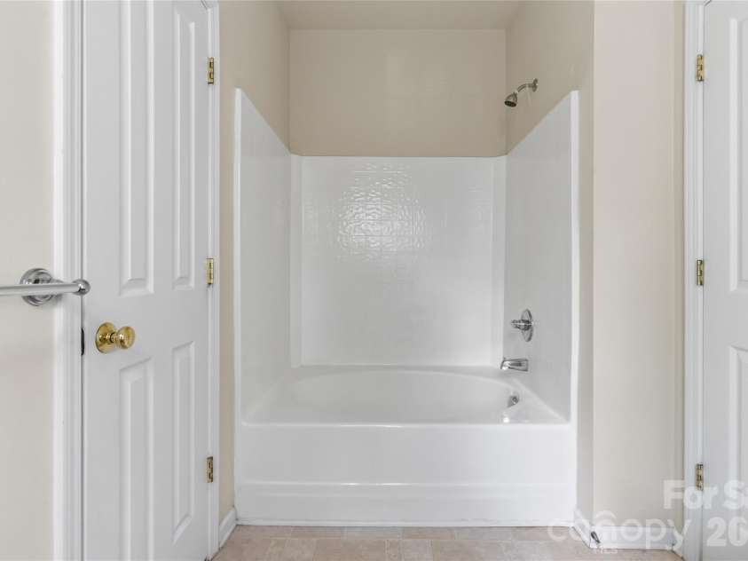 1520 Peaceful Way Drive, Charlotte, NC 28206.  MLS# CAR4413568, YatesRealty ID 44171. Primary Bathroom