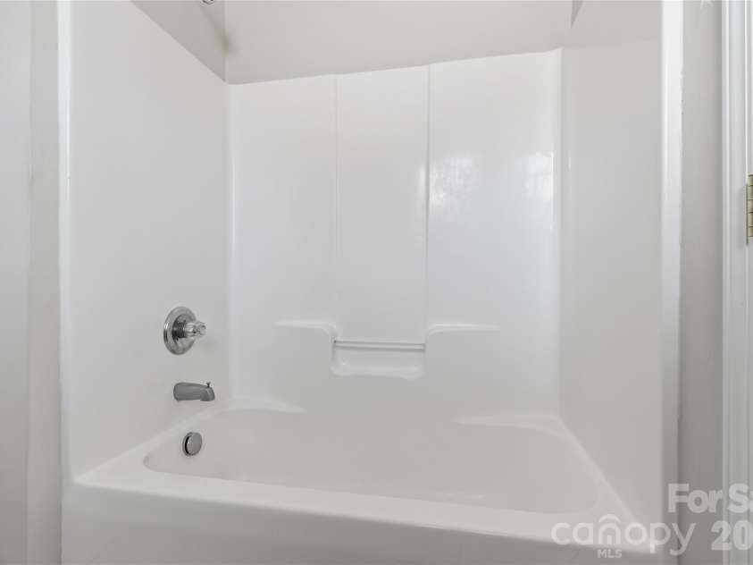 1520 Peaceful Way Drive, Charlotte, NC 28206.  MLS# CAR4413568, YatesRealty ID 44171. Secondary Bathroom